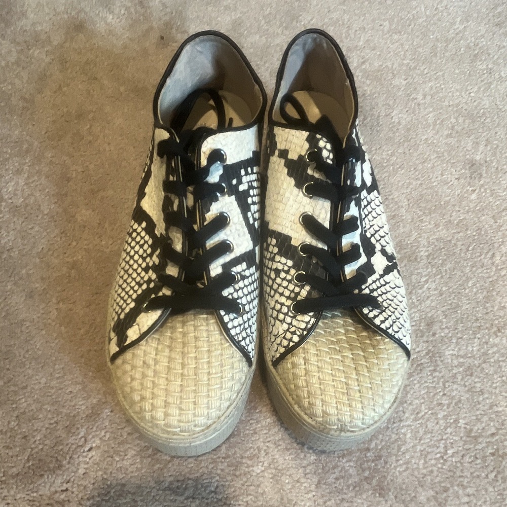 Vince Camuto women's Beige/Black Snakeskin Low Top Lace Up Sneakers. Size 9